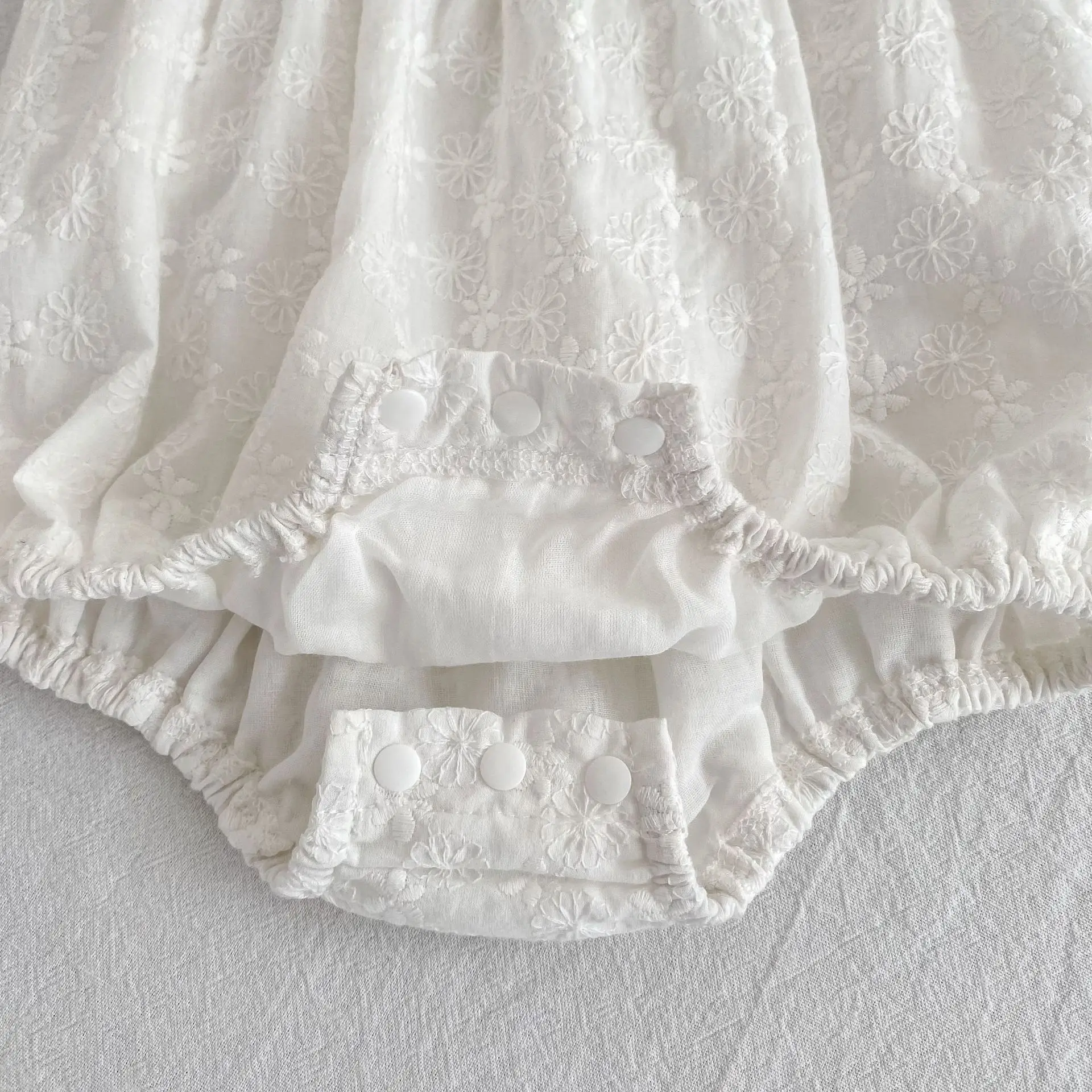 2026 Neuer Sommer 0-24M Baby Mädchen Kurzarm Baumwolle Weißer Strampler 2-6 Jahre Kinder Prinzessin Süßes Stickerei-Kleid Schwesterkleid – Detail 11