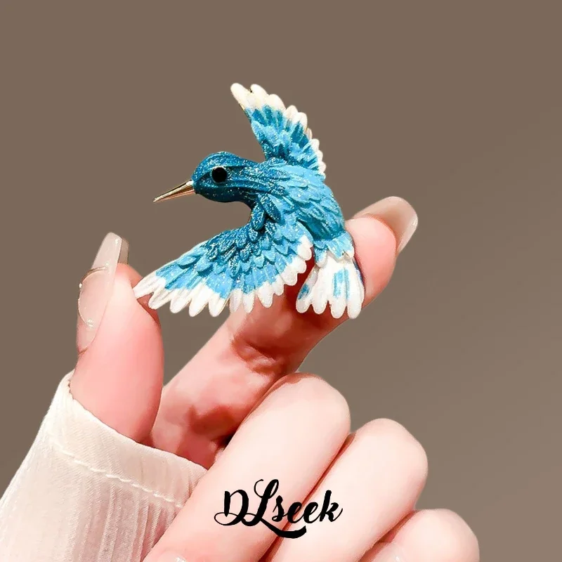

DLseek Retro Blue Little Hummingbird Brooches for Women Delicate Purple Enamel Pins Suit Animal Brooch Light Luxury Jewelry Gift