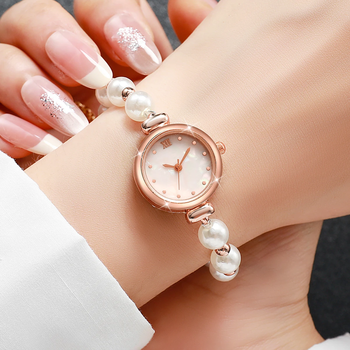 แฟชั่นขนาดเล็ก Roma Dial ผู้หญิงควอตซ์นาฬิกาไข่มุกสร้อยข้อมือนาฬิกาข้อมือสําหรับสุภาพสตรี Reloj Mujer (ไม่มีกล่อง)