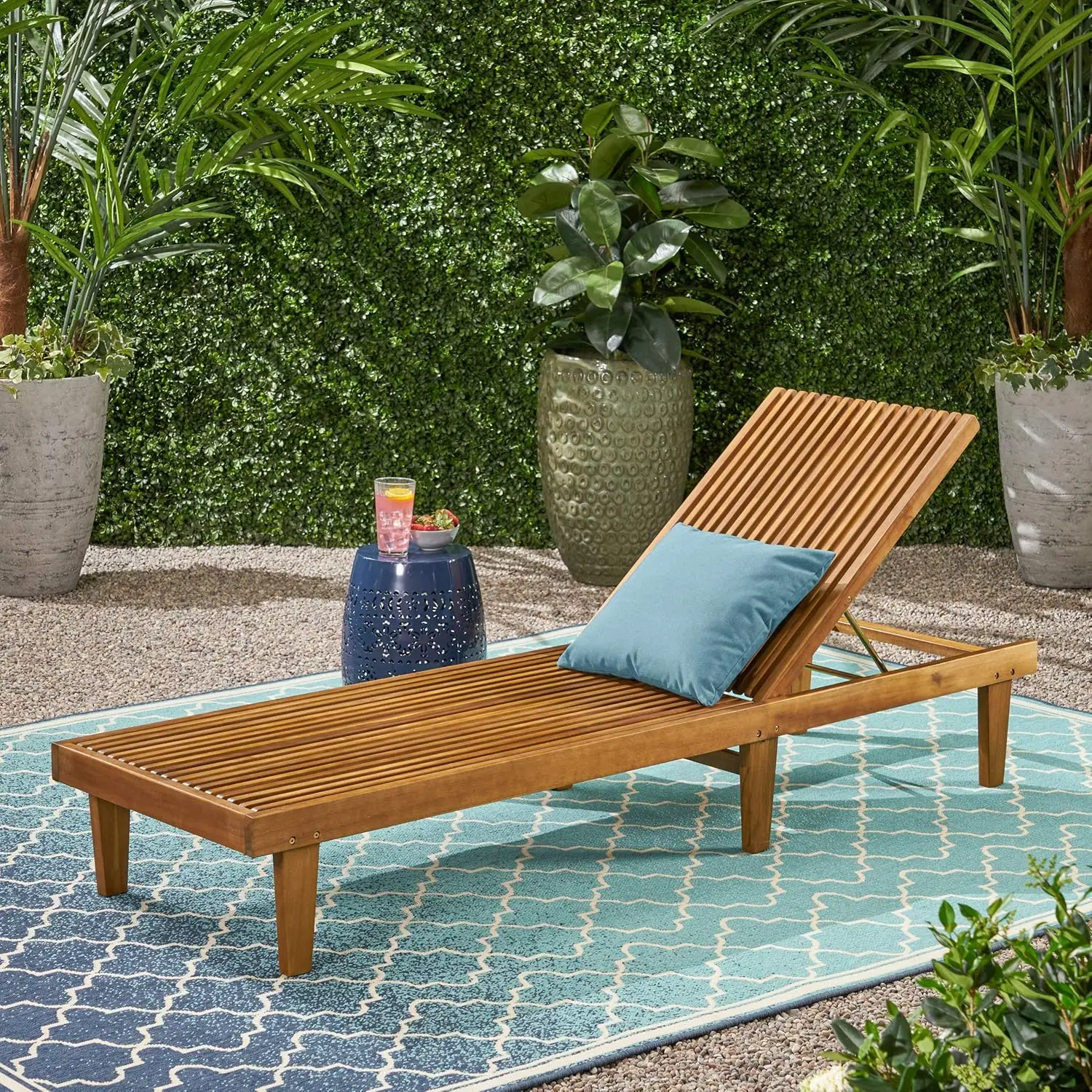 Chaise lounge de madera para exterior, acabado en teca