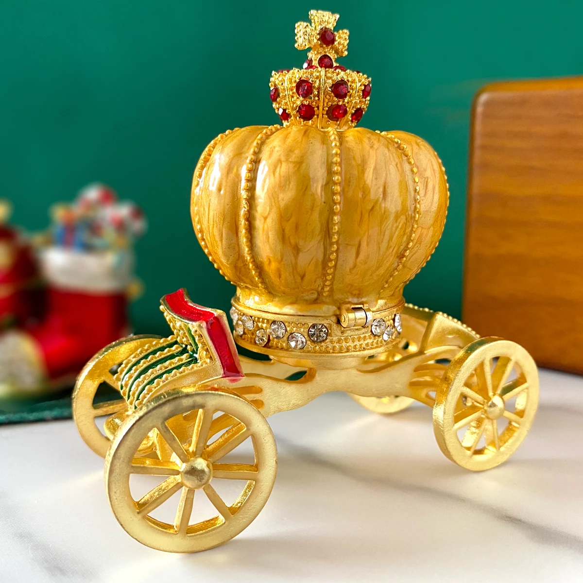 Europe style Crown Carriage Figurine Sculpture Wedding Ring Holder Jewelry Trinket Box Hinged Hand Painted Collection Gift