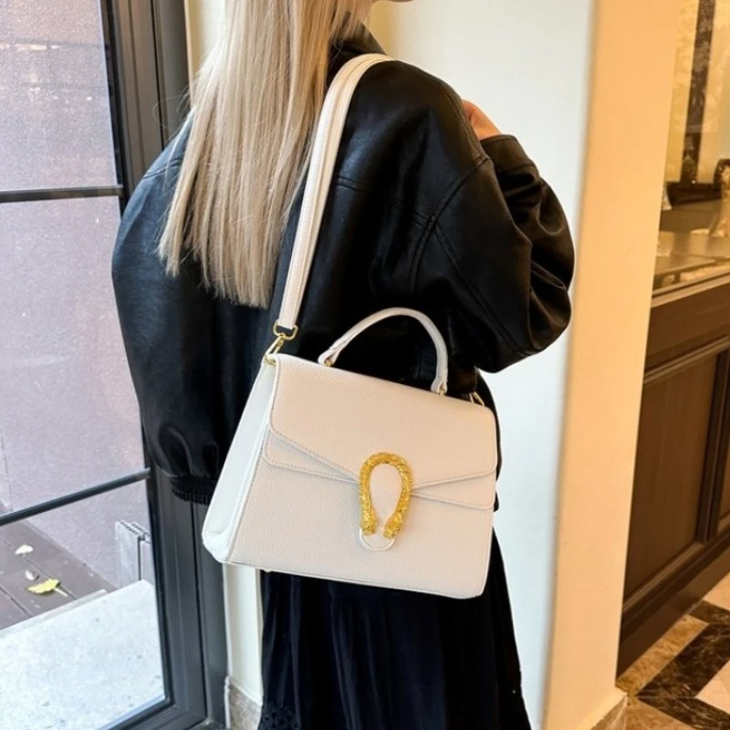 

Cutting-Edge Geometric Clutch Bag With Chain For Women Modern Underarm Bag For Contemporary Evening Wear