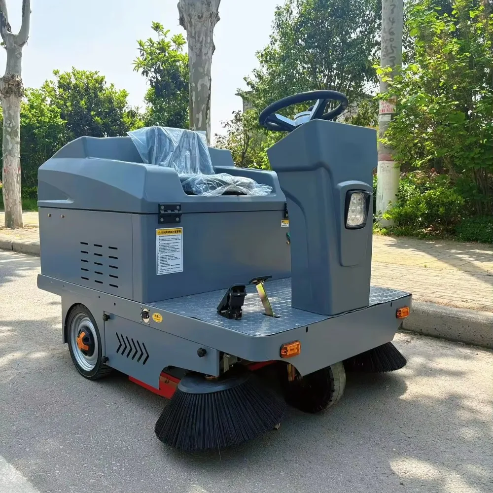 Model 1400 Vehicle-Mounted Industrial Electric Cleaning Truck for Street Factory Use Leaf Collection Washing Machine
