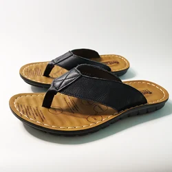Letnie buty kapcie męskie z prawdziwej skóry męskie klapki płaskie męskie sandały świąteczne antypoślizgowe czarne Khaki A673