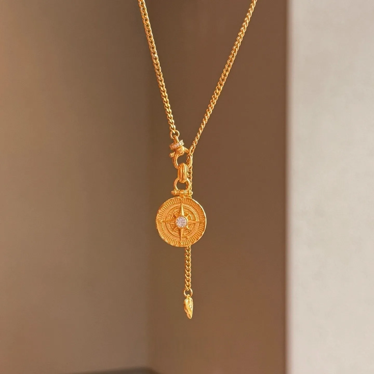 

New Chinese style eight-pointed star and moon 9999 24K real gold necklace women's niche design light luxury clavicle chain