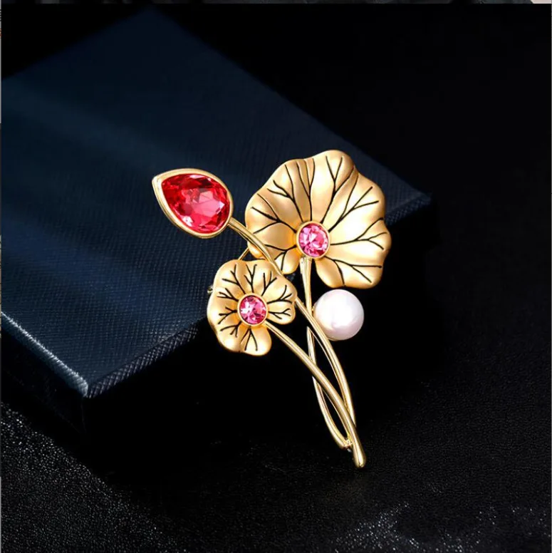 Chinese Style Pink Zircon Lotus Bud Golden Ruffle Brooches For Women Trendy Bouquet Alloy Pins Jewelry Gift Party Suit Accessory