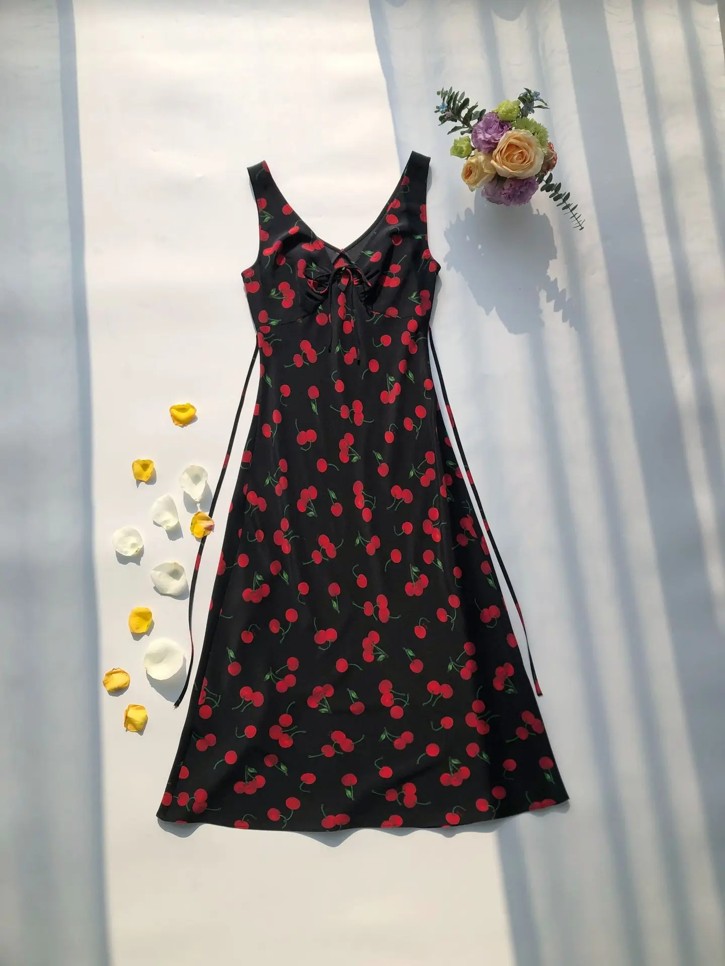 

Cherry Print Ladies Silk Tank Dress Deep V-Neck Sleeveless High Waist Retro Slim Knee-Length Robe