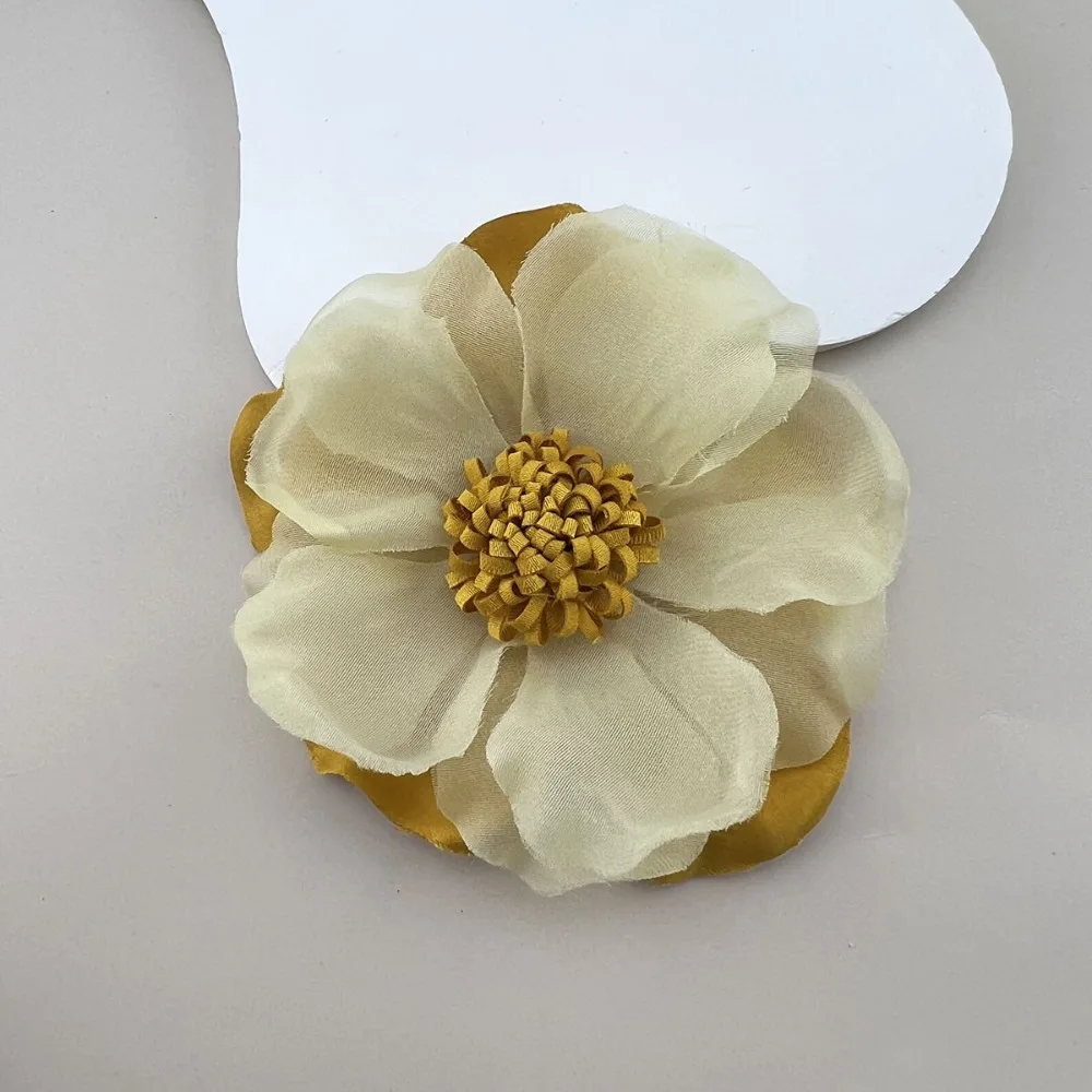 Minimalist Fabric Art Artificial Lace Brooch Camellia Sinensis Colorful Party Costume Decoration Camellia Flower Brooch Woman