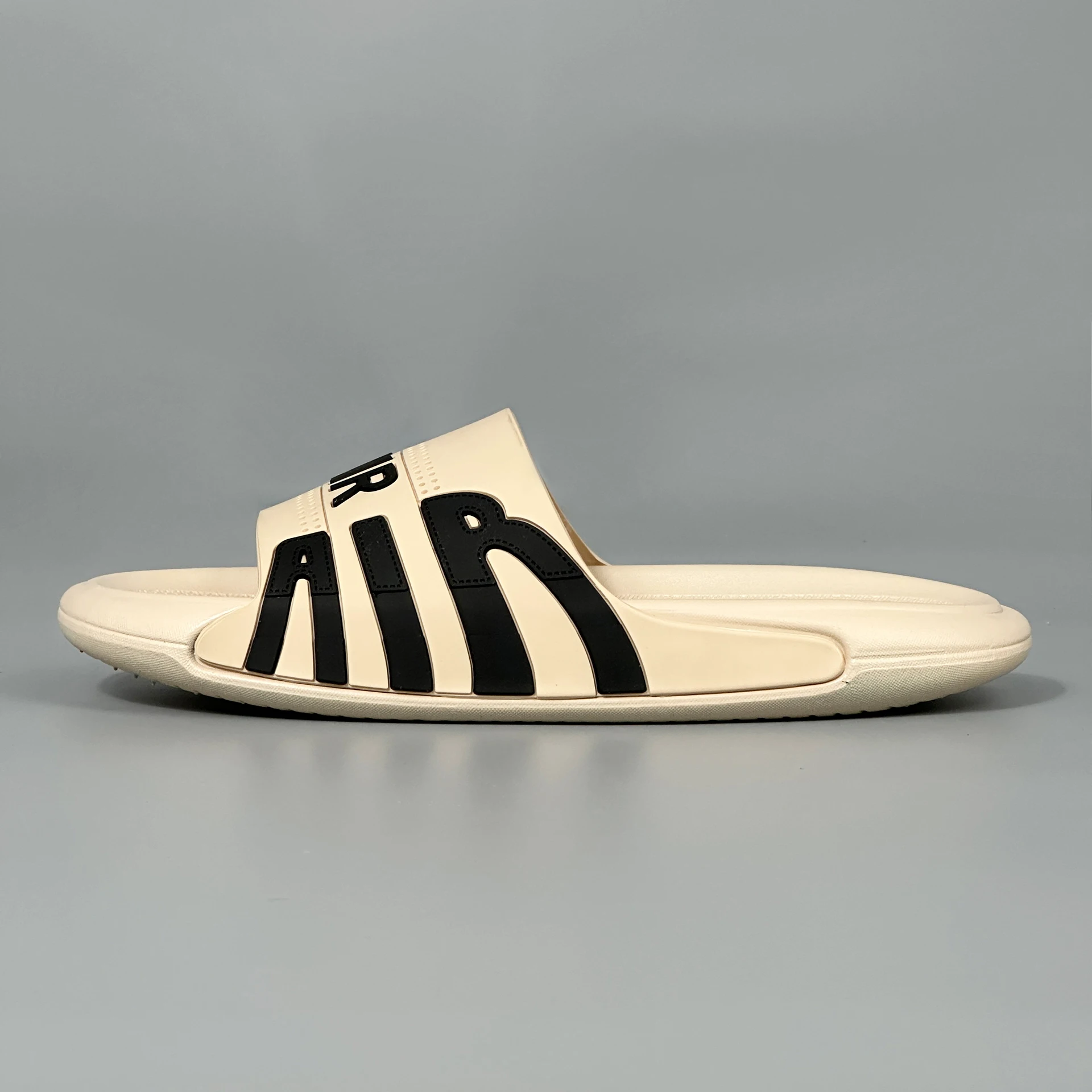 Grandes Pantoufles de Plage Plates pour Homme, Sandales Résistantes à l'Usure, Chaussures avec Lettres de l'AIR Simples, Design à Semelle de Voilier, Nouvelle Collection Été 2024