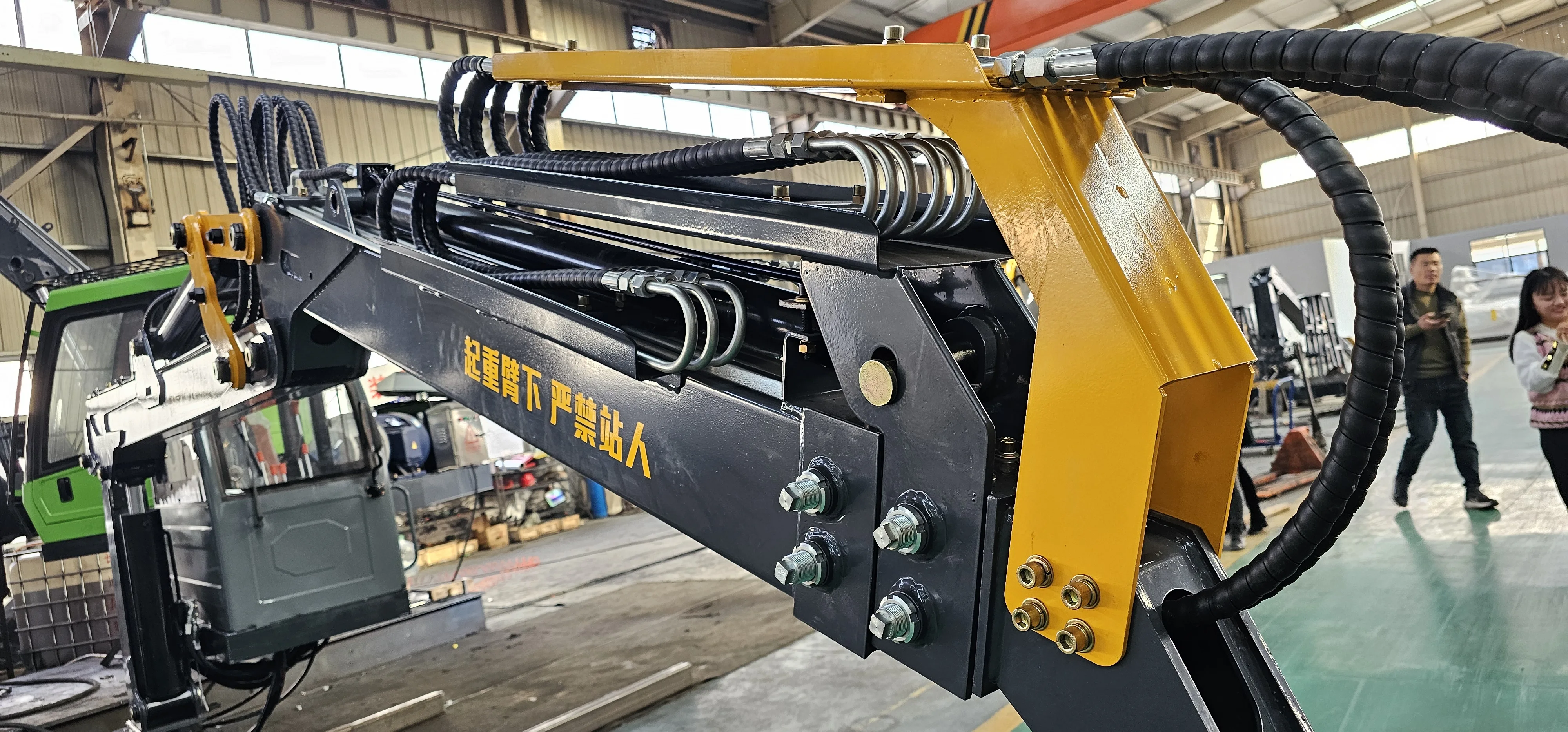 2025Forestry Macchina Impugnatura per legname Ruota afferrare Braccio pieghevole telescopico Gru per legname Gru per legname con certificazione CE