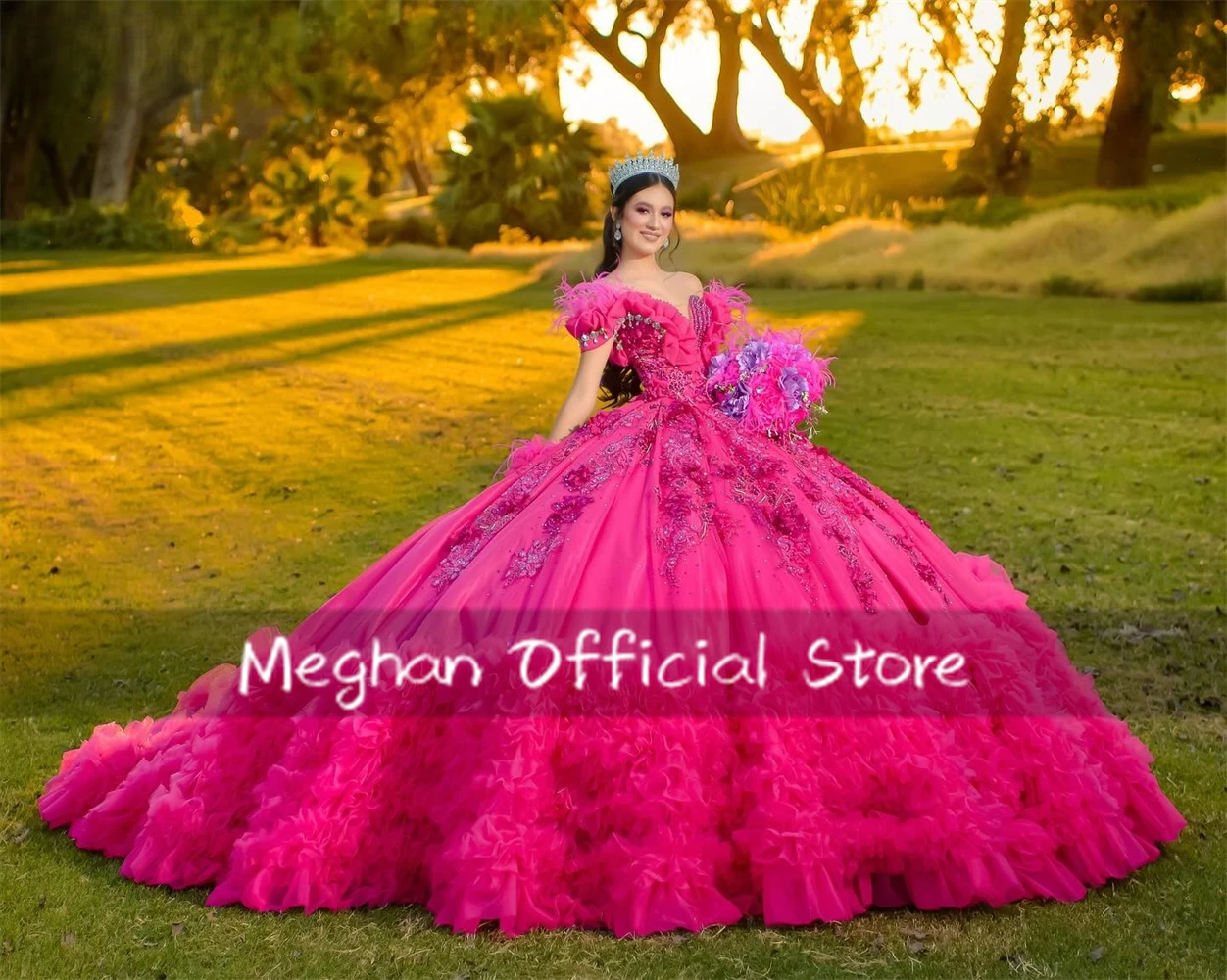 

Fuchsia Off The Shoulder 3D Flower Quinceanera Dress Bead Appliques 2024 Birthday Luxury Dress Feather Tiered Ruffles Gown