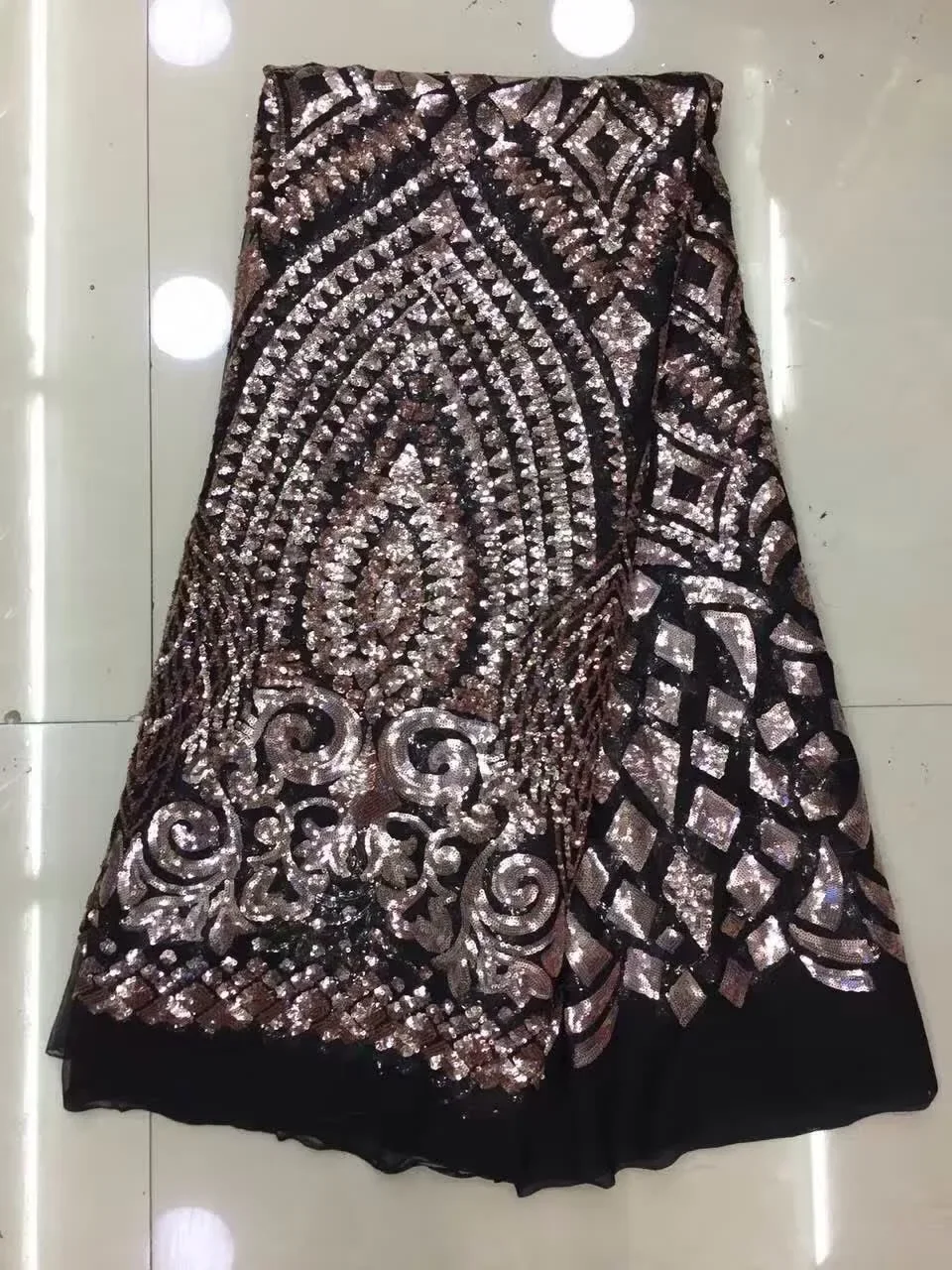 

Gold and Black Sequin Lace Fabric 4.5*1.35meters 2017 African Lace Fabric with Sequins High Quality French Sequin Fabric LJ891
