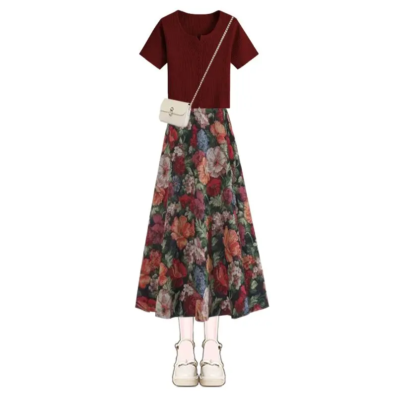 T-shirt da donna Lucky Wine Red Gonne floreali Set da due pezzi 2025 Summer Lady Chic Slim Top Midi Gonna a vita alta Abiti