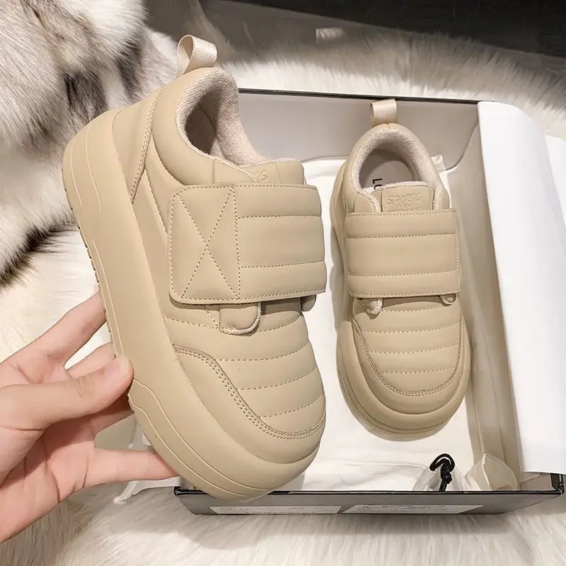 Milk white bread shoes for women autumn and winter 2023 new leather surface with plush insulation thick soled small white shoes