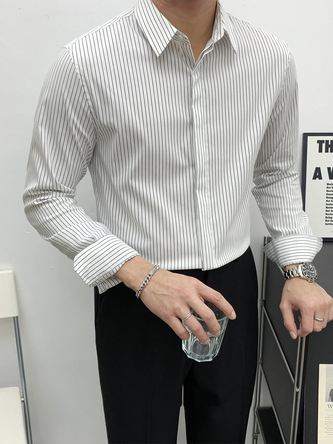 

Spring 2026 Men's Busin Casual Stripe irt Long Sve Anti-Wrinkle Commute Slim Fit White irt k Button Polyester Fiber