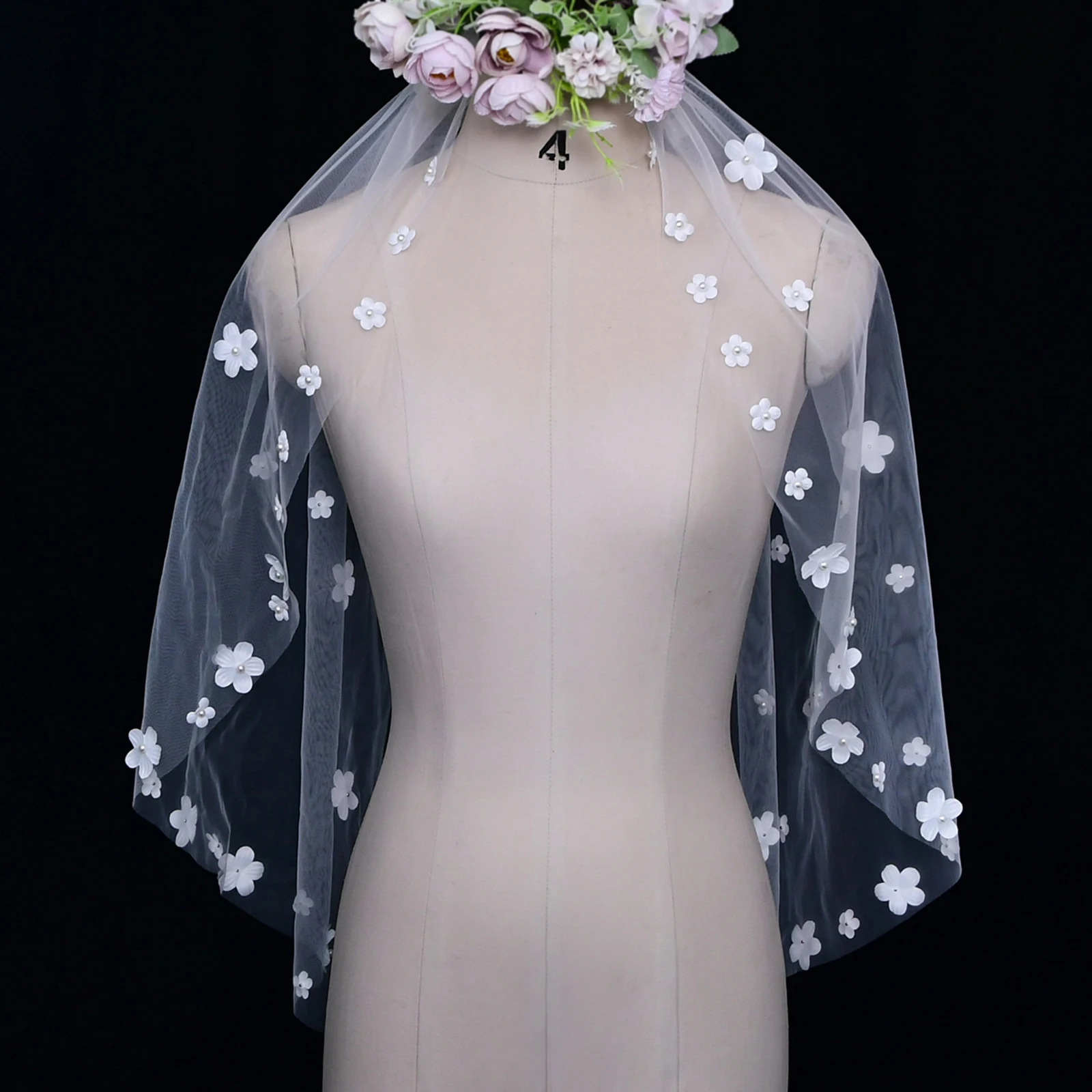 3D White Flower Applique Short Wedding Veil With Hair Comb Pearl Beaded Veil For Brides Elbow Length Veils Bridal Headpiece