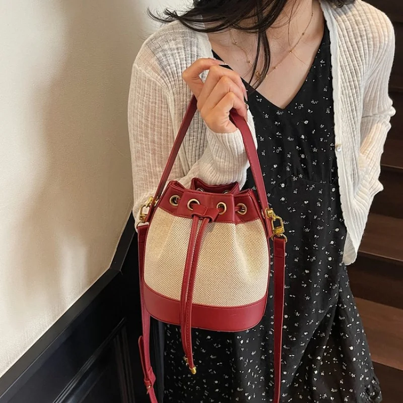 

Luxury Women's Casual Simple Leather Handbag Trendy Commuter Classic Elegant Ladies Vintage Fashionable Crossbody Bag