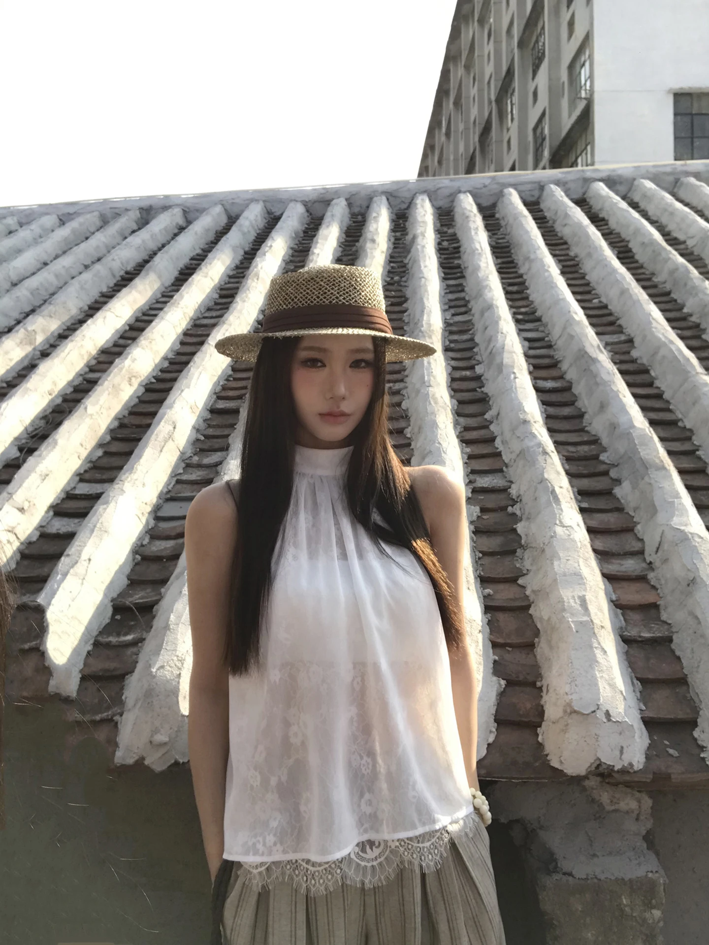 

Red Celebrity Shop 2026 New Summer Lace Blouse Women's Sleeveless Neck Hanging Design Sense Super Beautiful Top Polyester Fiber