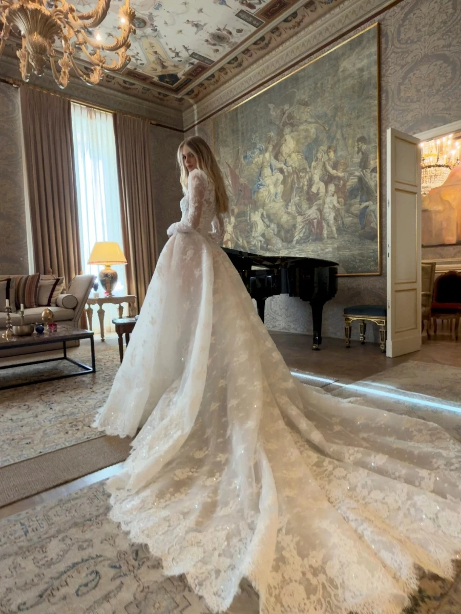Lace Long Sleeve Ball Gown Wedding Dress V Neck Sheer Floral Appliques Sparkly Puffy Elegant Princess Bridal Gown Church Wedding