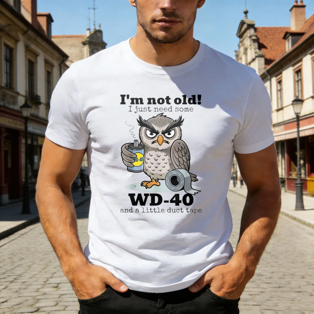 Camiseta com estampa de coruja: Não sou velho(a), só preciso de um pouco de WD-40 e um pouco de fita adesiva. Roupa estilosa com estampa de coruja para amantes de corujas.