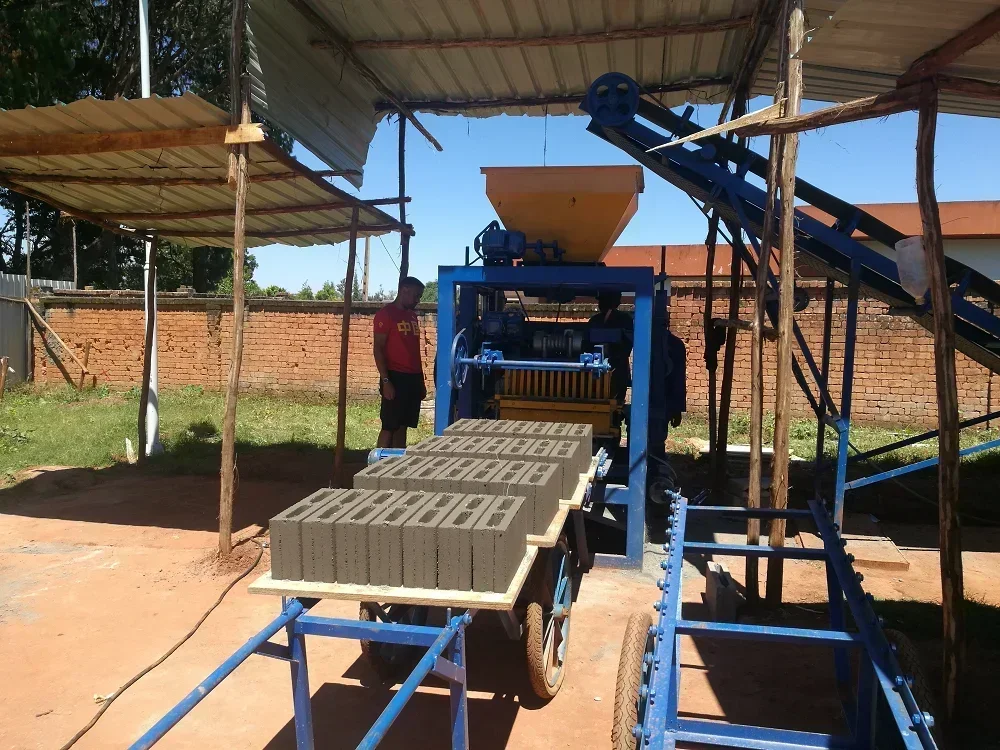 Hot sale QT4-24 semi automatic brick making machine cement bricks machinery concrete block molding machine