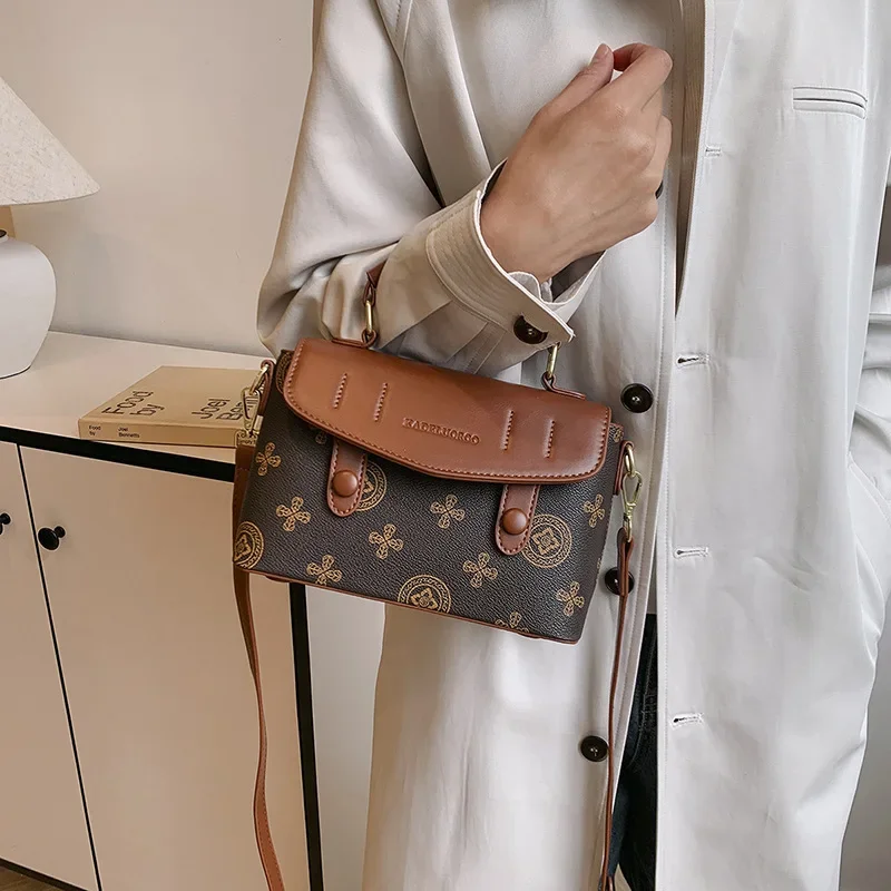 

2025 Women's Luxury Minimalist Messenger Bag Large Capacity High-End Shoulder Tote for Work Daily Commuting Travel Essentials