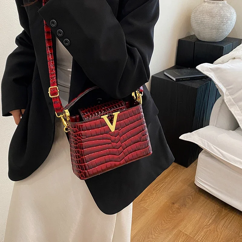 

High-End Vintage Square Satchel Bag For Women Chic Leather Crossbody Tote Minimalist Solid Color Fashion Party Purse