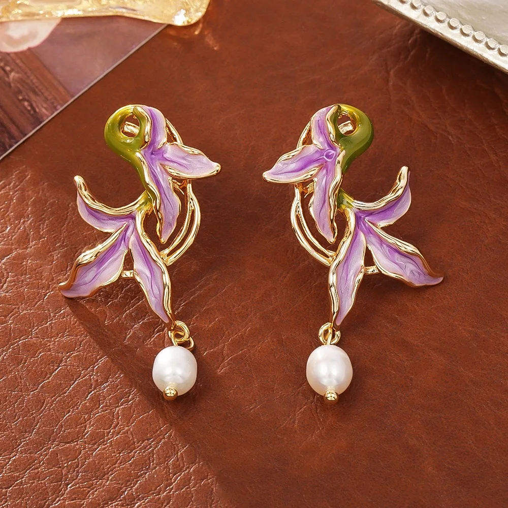 

Gold Plated Enamel Flower Stud Earrings Elegant Temperament Drip Oil Earrings Light Luxury Advanced Sense Pearl Pendant Earrings