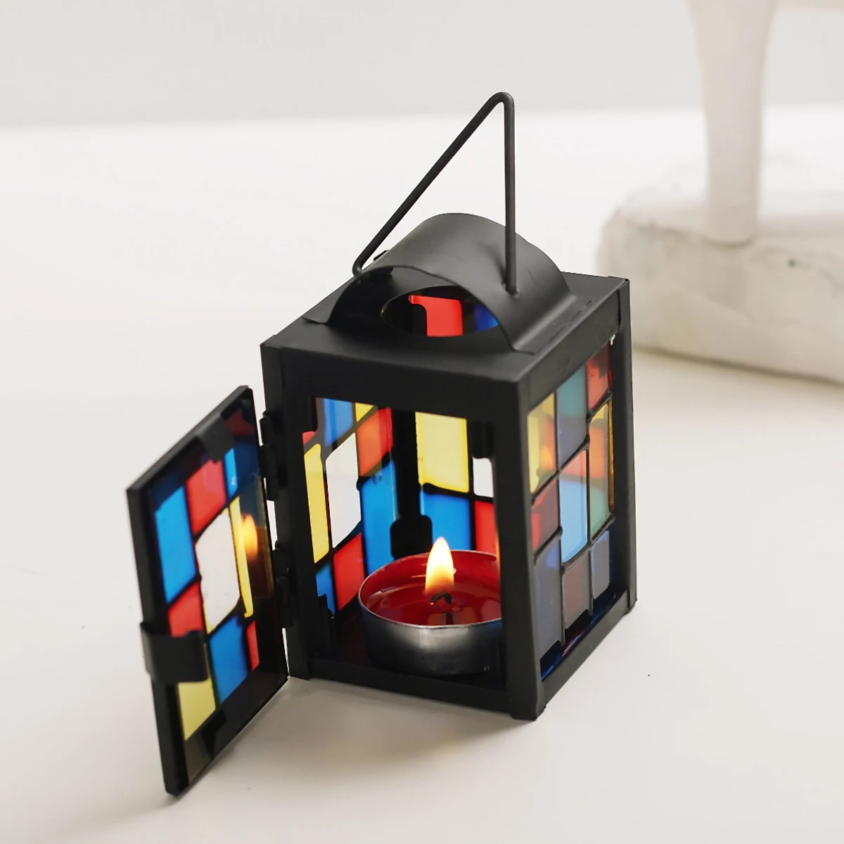 

Vintage Iron Art Candlestick Colorful Glass Wind Lamp Long-Lasting Portable Lightweight Wedding Party Night Light