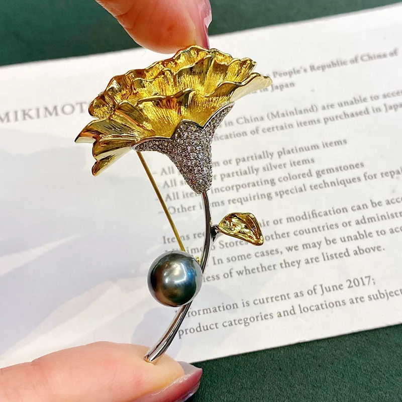 Japanese And Korean Women's Trumpet Flower Brooch High-End Women's Exquisite Luxury Corsage Anti-Light Collar Needle Freshwater