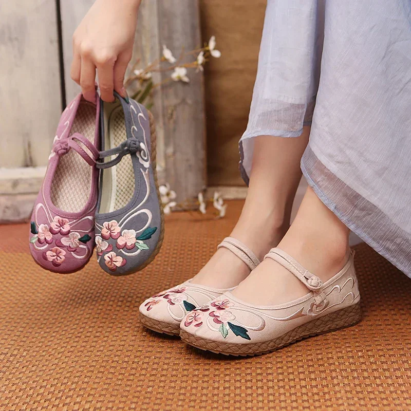 Old Beijing Flat Bottomed Cloth Shoes Ancient Hanfu Women Chinese Traditional Style Embroidery Ethnic Dance Low Heel Shoes