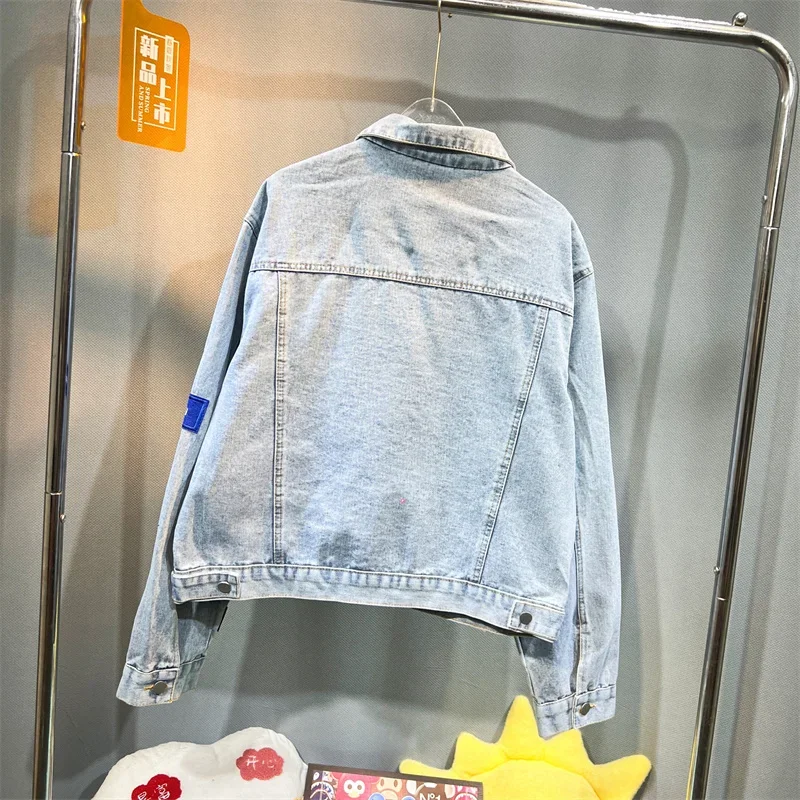 Frühling und Herbst Neue Herren-Jeansjacken mit Stickerei Y2K Trendige und Stilvolle Slim-Fit-Jeansjacke mit Abzeichen – Detail 16