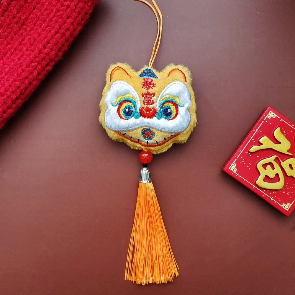 Chinese Style Lion Dance Pendant Long Tassel Lion Charm Hanging Chain New Year Theme Lion Ornament Backpack Decoration
