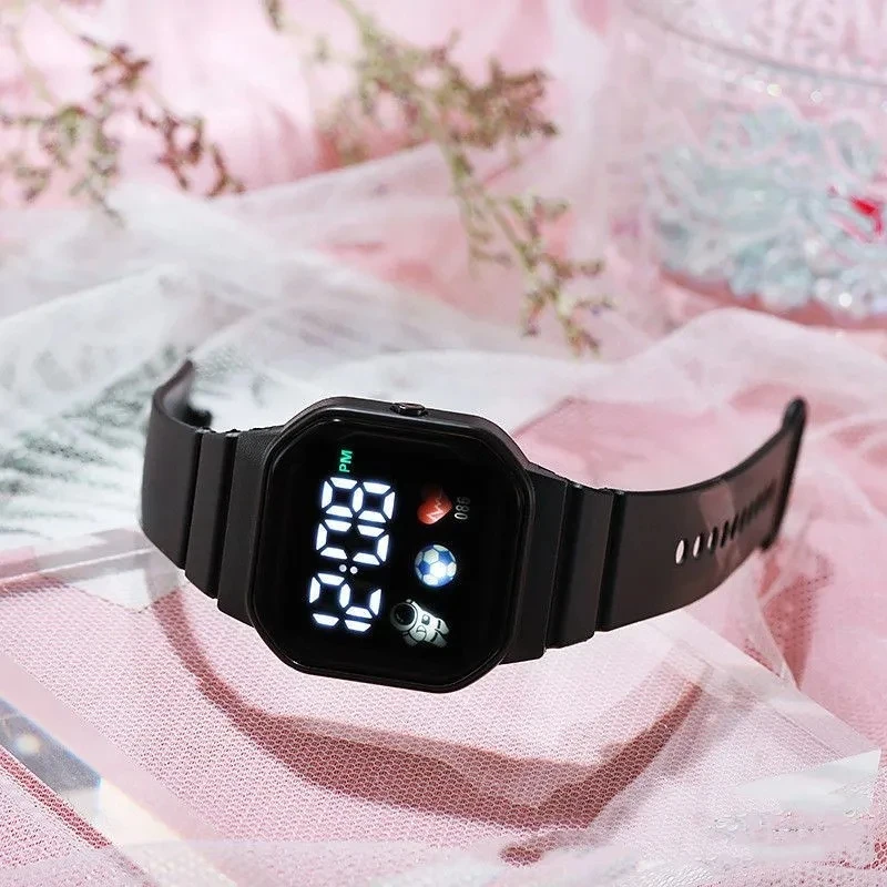 أزياء ميكي الأطفال ووتش الفتيات سوار الإلكترونية الرياضة اللمس Led الرجل العنكبوت دمية الأطفال ووتش المرأة للماء على مدار الساعة