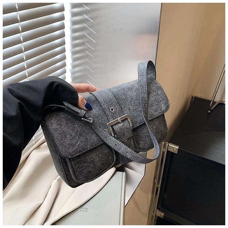 

Unique Casual Simple Shopper Bag for Commuter Women with Trendy Solid Color and Large Fashionable Space