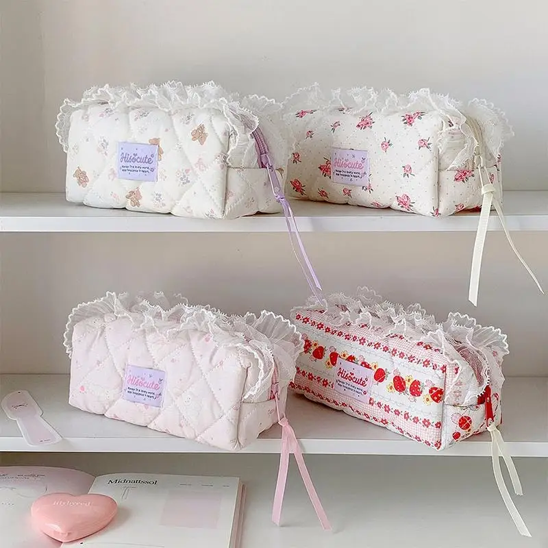 Lace Trim Quilted Makeup Bag Cute Sweet Floral Pattern Large Capacity Portable Cosmetic Pouch for Daily Commute