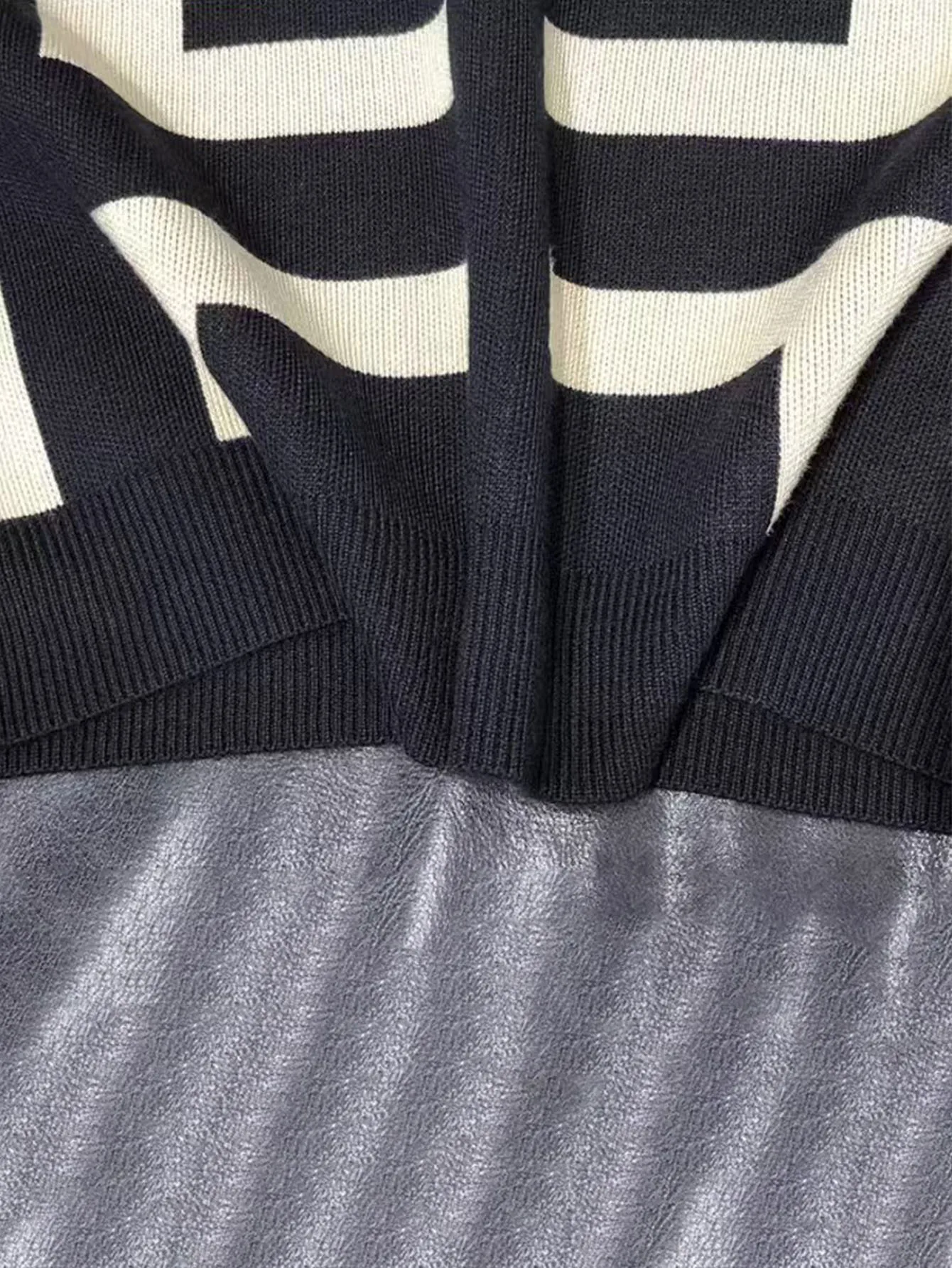 Men's Color-Blocked Maze Pattern Ice Silk Short-Sleeve Knit Shirt, Breathable Thin Round-Neck Jacquard T-Shirt, Casual Versatile Trendy Top view 5