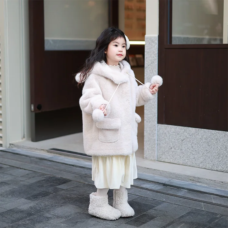 Girls Fur Coat Children Environmentally Friendly Faux Fur Winter Coat Thick Velvet Baby Girls Stylish Cotton Coat for Children