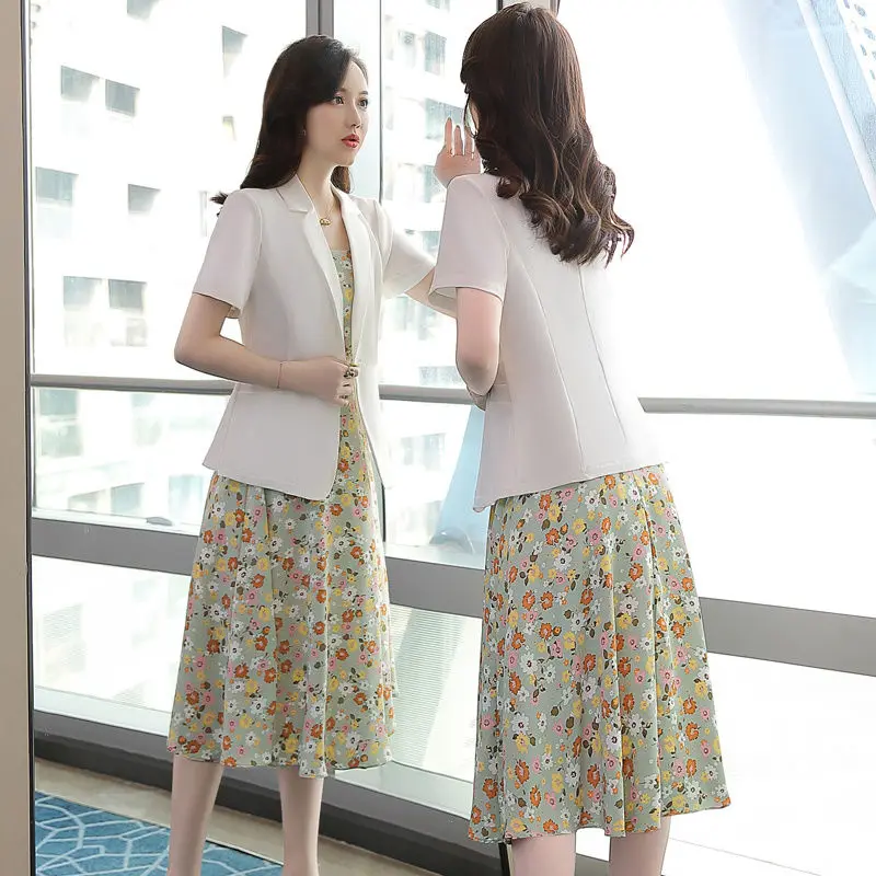 2024 New High End Suit Hanging Strap Fragmented Flower Dress Summer Fresh Fashion Temperament Two Piece Set Slimming Skirt