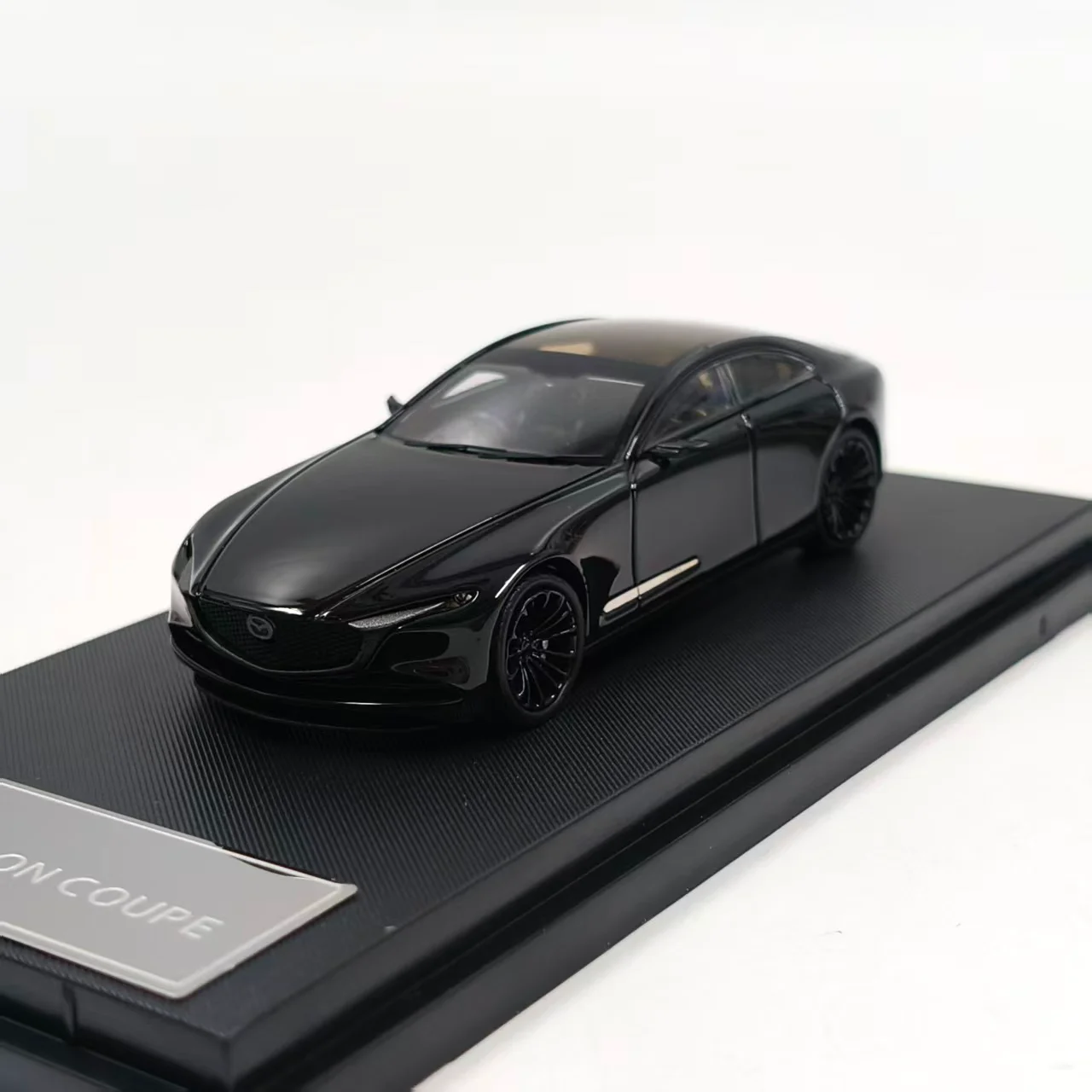 Mazda Vision Coupé Modellauto im Maßstab 1:64 von hinten