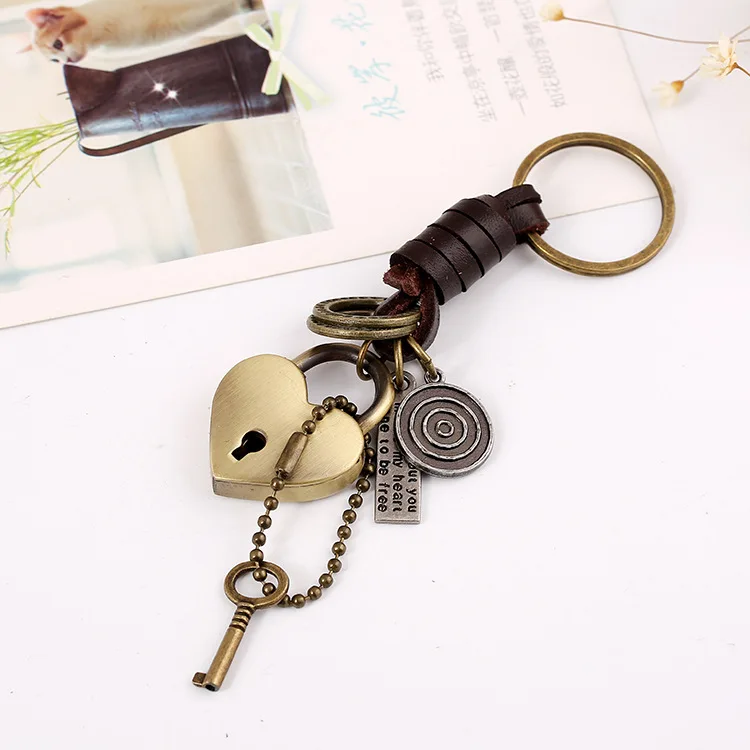 Punk Style Leather Keychain for Men Vintage Cowhide Key Ring Alloy Key Holder for Motorcycle Jacket Bag Accessory