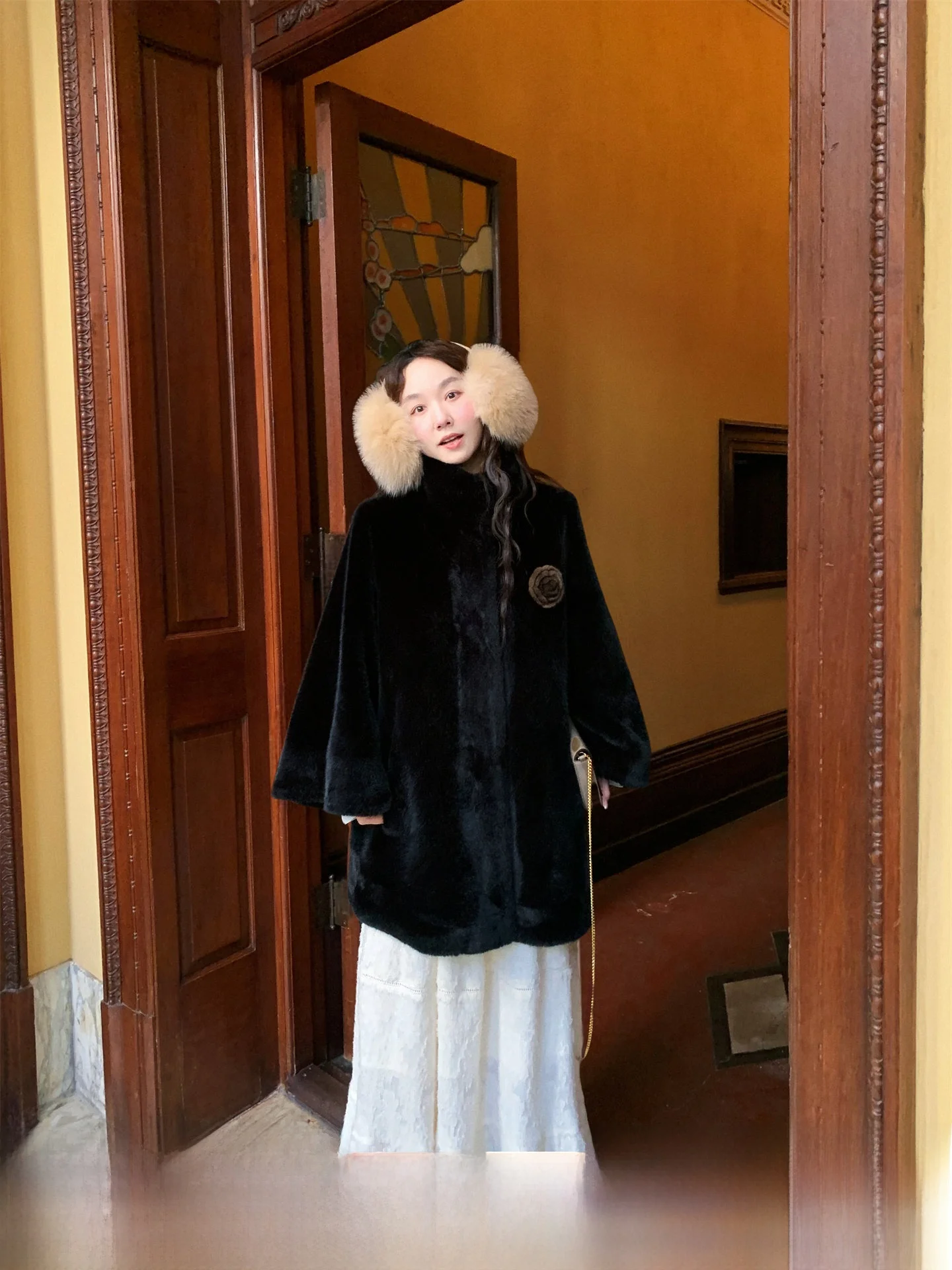 

Пальто TheWangs Bla средней длины из меха для женщин, зимнее теплое пушистое пальто, верхняя одежда из экологически чистой кожи и меха, повседневное, стильное