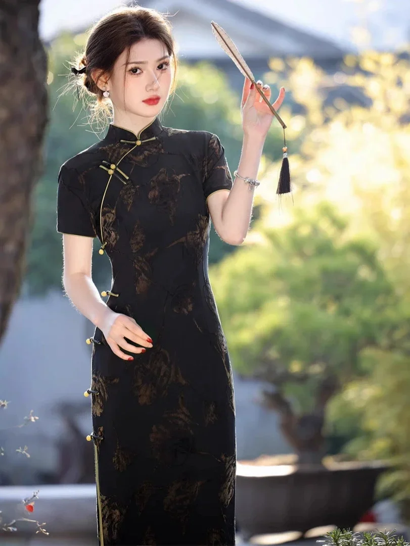 Qipao Wanita Hitam Slim dengan Kancing Samping Delapan Lapisan Panjang Tie Dyeing Plush Baru Musim Semi/Musim Panas 2025