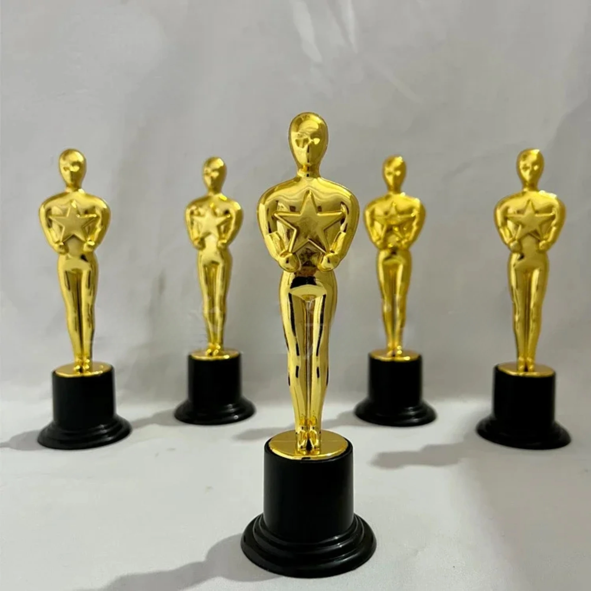 1Pcs Oscar Statuette Mold Reward the Winners Magnificent Trophies in Ceremonies Plastic Small Gold Statue Home Office Souvenirs