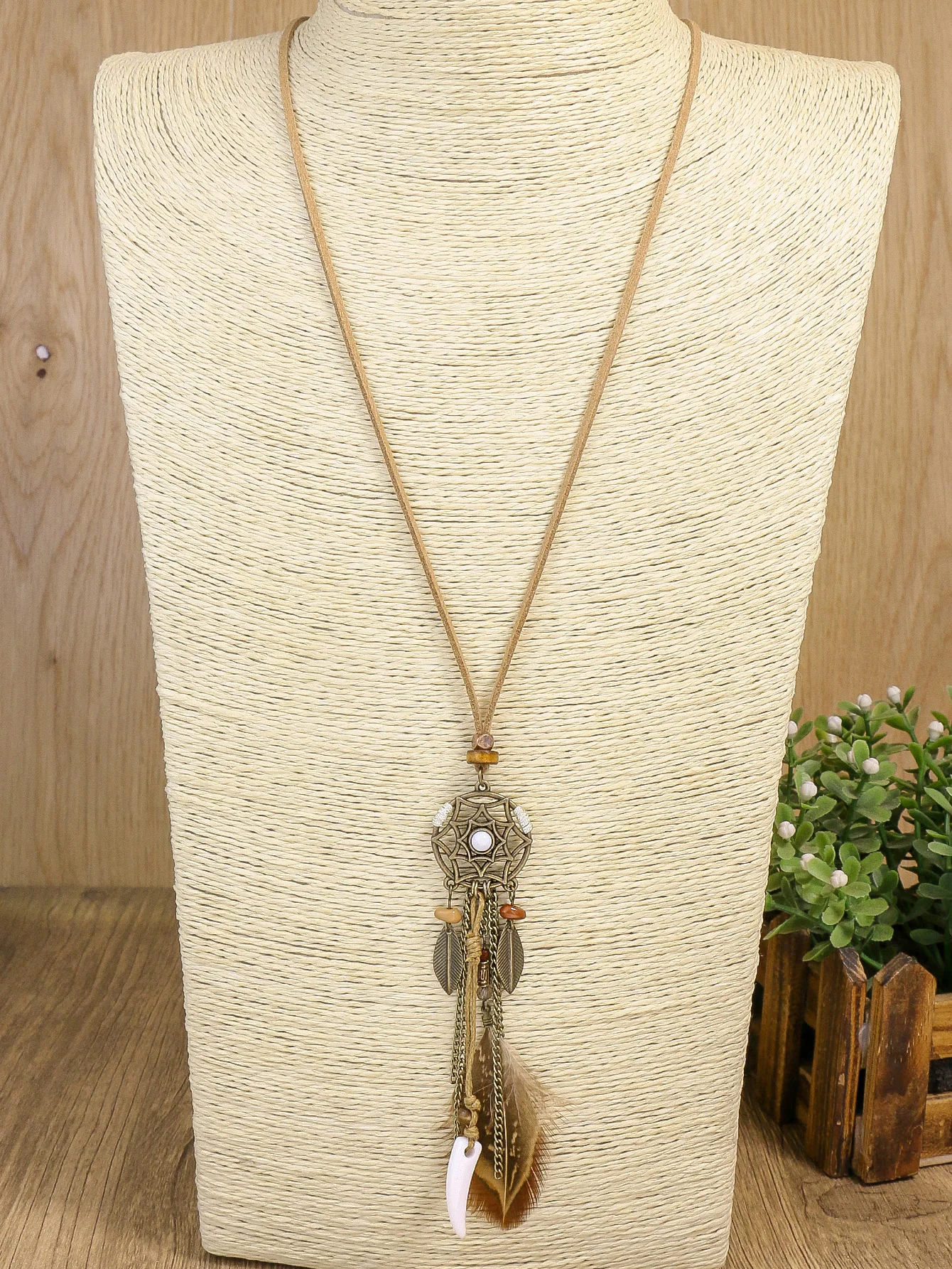 Vintage Holiday Style Long Feather Pendant Beach Travel Sweater Chain Daily Necklace