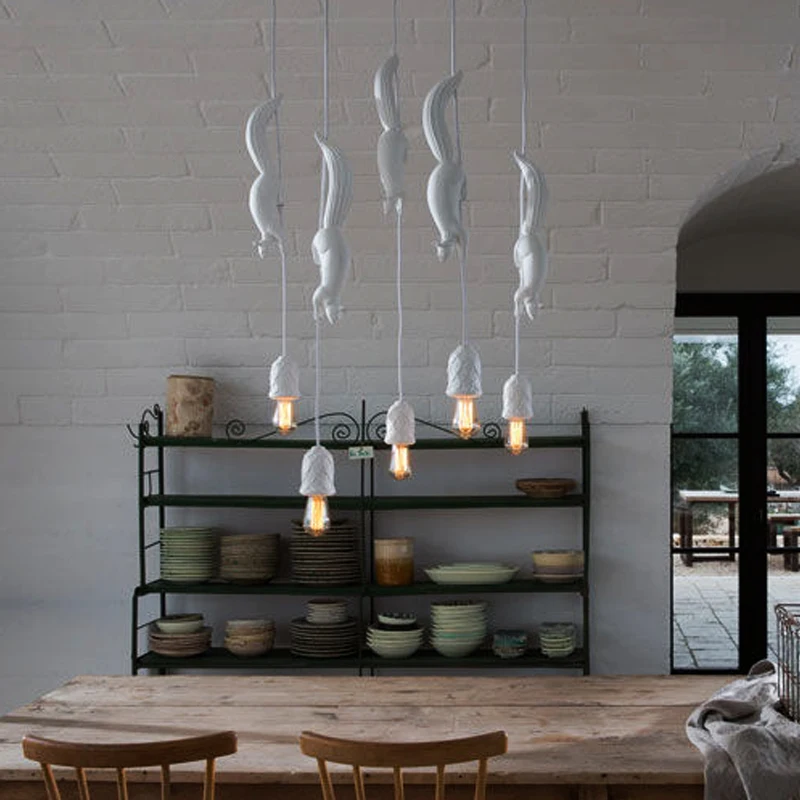Nordic Style Creative Children's Decoration Squirrel Resin Chandelier Bar Counter Restaurant Bedroom Decoration Indoor Lighting