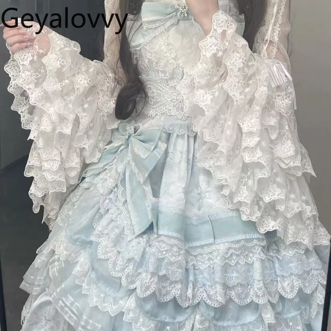 

Новая блузка в стиле Лолита 2026: шифоновая, с расклешенными длинными рукавами, универсальная, с воротником «кукла», на пуговицах, с бантом и кружевом