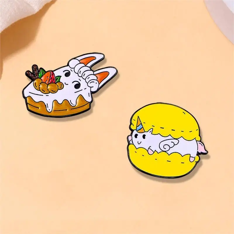 Broche en émail de dessin animé mignon, gâteau crème, hamburger, lapin créatif, cheval blanc, épinglette, insigne, sac à dos, vêtements, chapeau, accessoires