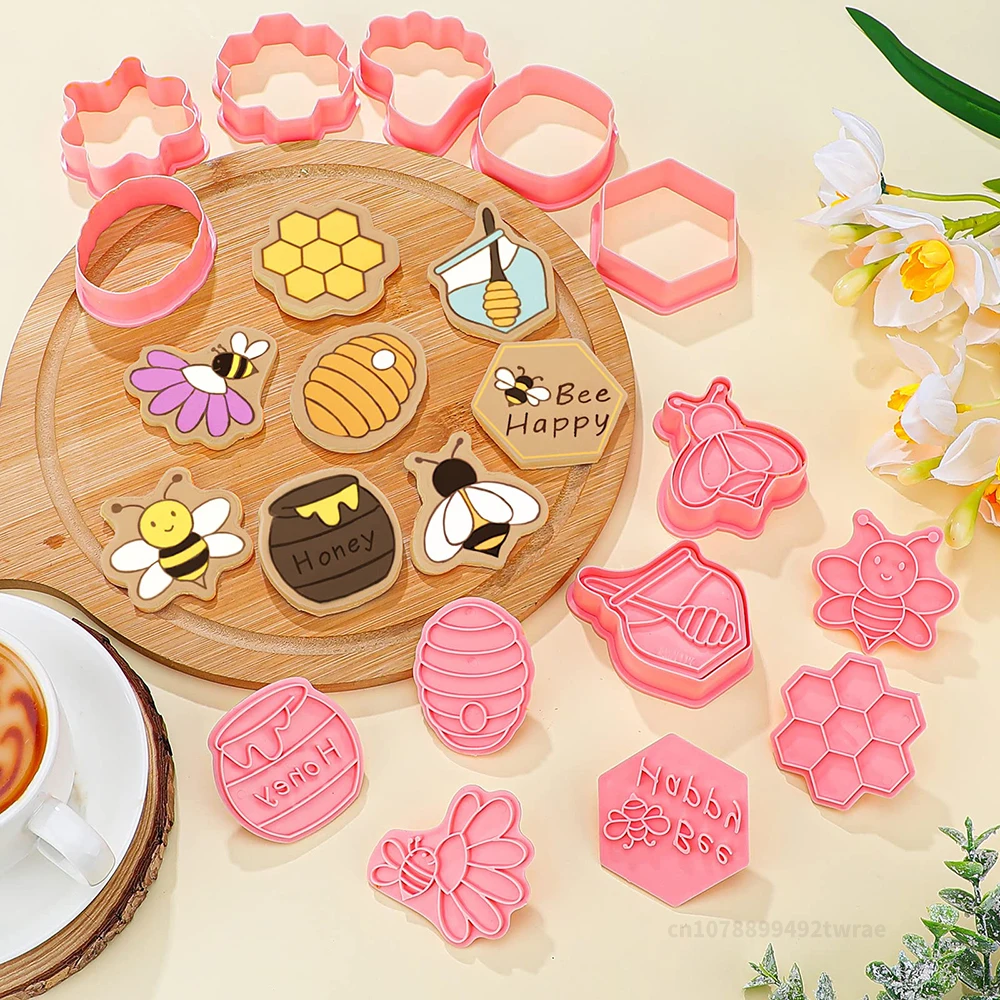 8Pcs Insect Cookie Cutters Set 3D Butterfly Bee Shape Biscuit Cutter Cartoon Cookie Stamps Embossed DIY Baking Cookie Supplies