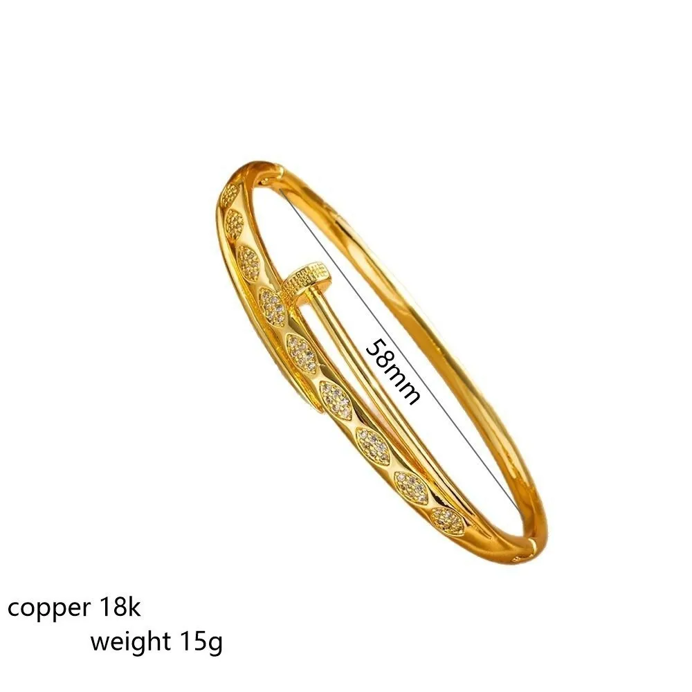 

Женский браслет для ногтей выходит воздух высокого качества. Это легкий роскошный браслет, который универсальный и не выцветает.